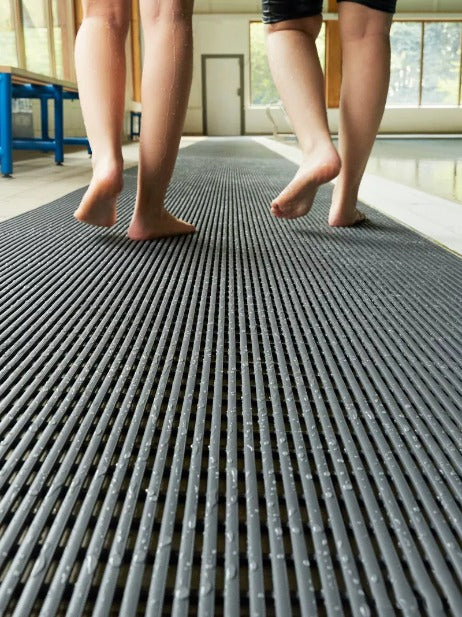High-Traffic Pool And Wet Areas Safety Mats