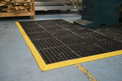 Heavy-Duty Rubber Link Mat with Drainage Holes | 910x910x16mm | Non-Slip Interlocking Tiles for Pools, Wet Rooms & Commercial Areas